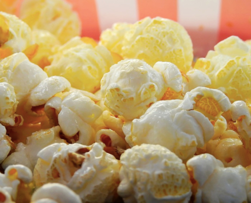 Popcorn unten in einer Tüte