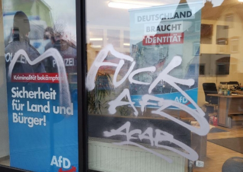 Schmierereien auf dem Büro der Bayreuther AfD. Foto: AfD Bayreuth.