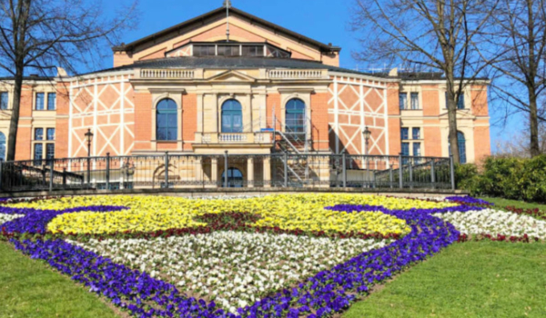 Das Festspielhaus, der Ort für die Aufführungen Wagners. Ein Haus der bleibenden Kunst. Archivbild: Redaktion