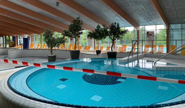 2G-Plus in Thermen: Aktuell kommen kaum Badegäste in die Bayreuther Thermen. Die Lohengrin Therme (Bild) und andere Bäder könnten sogar geschlossen werden. Archivfoto: Katharina Adler