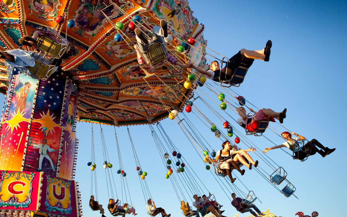 Auf dem Fürther Volksfest ist ein Mann von einem Fahrgeschäft erfasst und eingequetscht worden. Quelle: Symbolfoto: pixabay