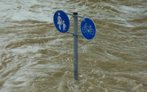 Hochwasser-Drama in NRW: Feuerwehrmann ertrinkt in ...