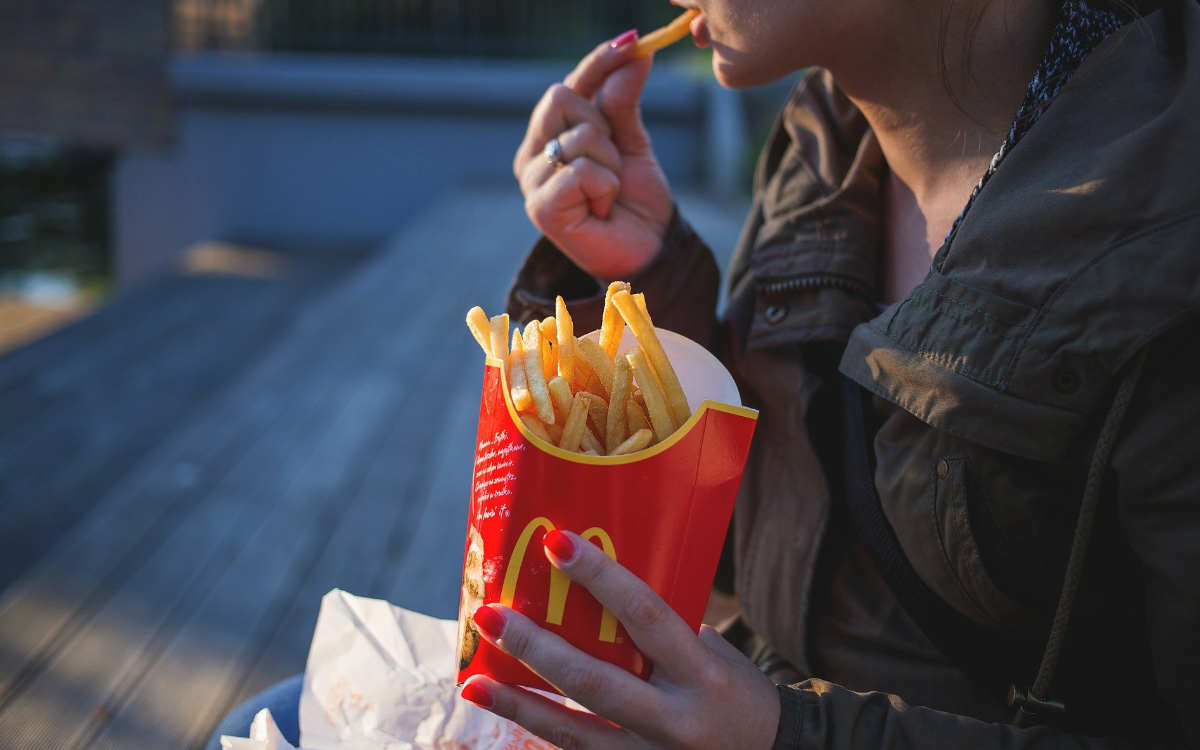 Im letzten Jahr gaben die Bewohner rund 38,5 Millionen Euro für Fast Food aus, durchschnittlich 375 Euro pro Person. Aufgrund der EM erwartet die NGG einen Anstieg. Symbolbild: pixabay