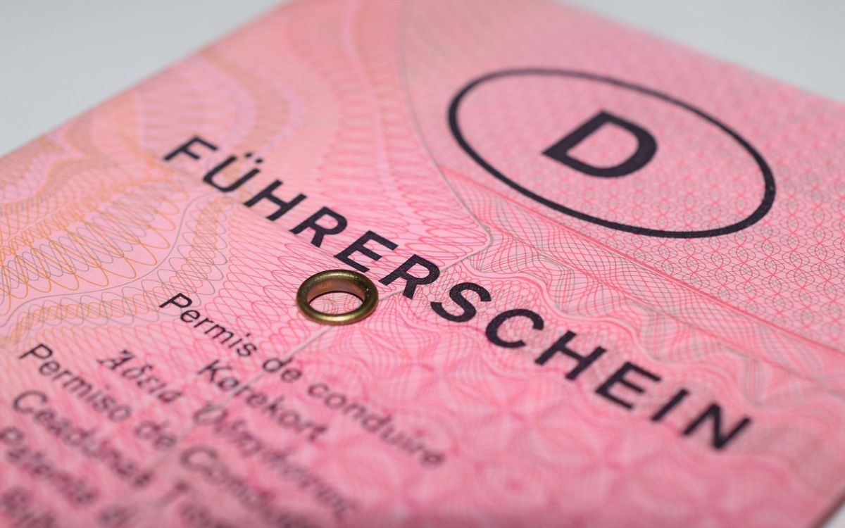 Die Bayreuther Polizei erwischte einen 22-Jährigen, der nicht zum ersten Mal ohne Führerschein unterwegs war. Symbolbild: Pixabay