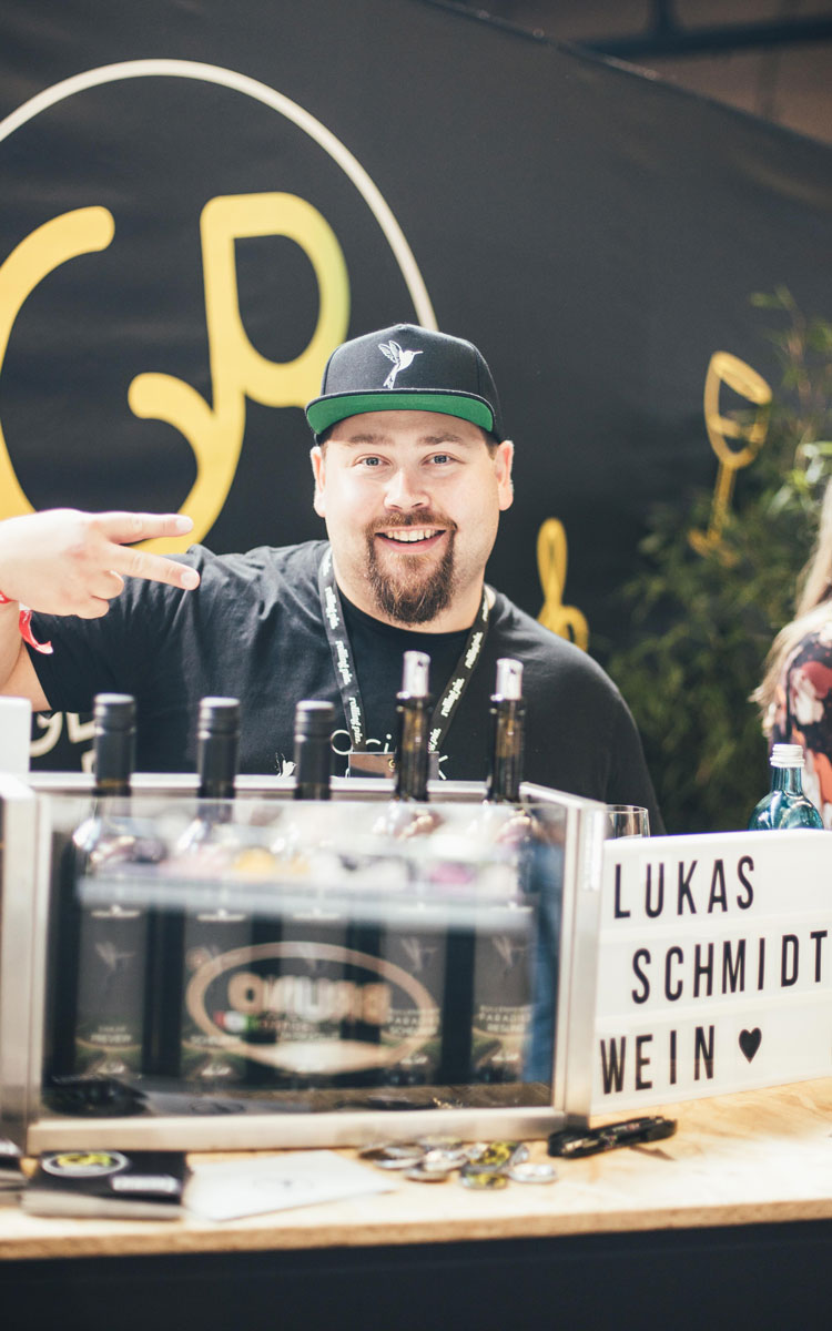 Lukas Schmidt bringt mit Leidenschaft tolle Weinprodukte, aber auch Destillate auf dem Markt © LUKAS SCHMIDT Wein