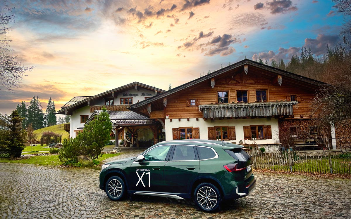 Angekommen mit dem BMW X1 vor der Schlossanger Alp. © Christian Schwert