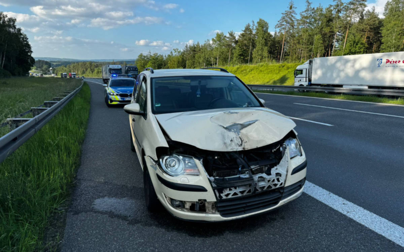 Ein herumfliegender Reifen hat auf der A9 bei Sophienberg einen Unfall verursacht. Quelle: bt-Redaktion