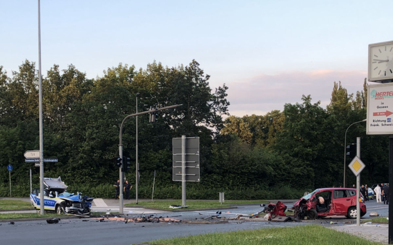 An der Kreuzung Nordring/Hindenburgstraße kollidierte das Auto des Flüchtigen mit einem Streifenwagen. Foto: Stefanie Schweinstetter