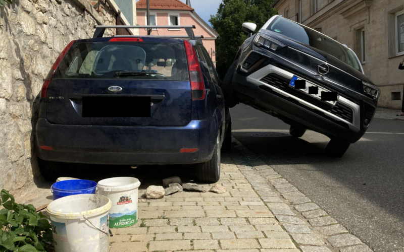 Kurioser Unfall in Goldkronach. BIld: Polizei Bayreuth Land