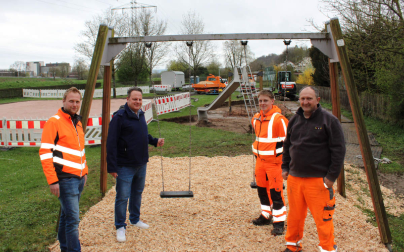 Von der ausgezeichneten Arbeit des Bauhofteams überzeugten sich der stellvertretende Bauhofleiter Michael Dörsch (links) und Oberbürgermeister Ingo Lehmann (2. v. l) persönlich. Foto: Stadt Kulmbach