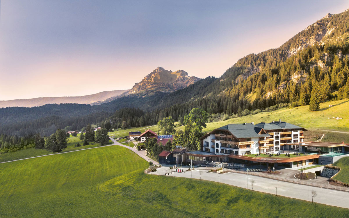 Traumhafte Außenaufnahme mit Blick auf die Berge © Hotel Bergblick