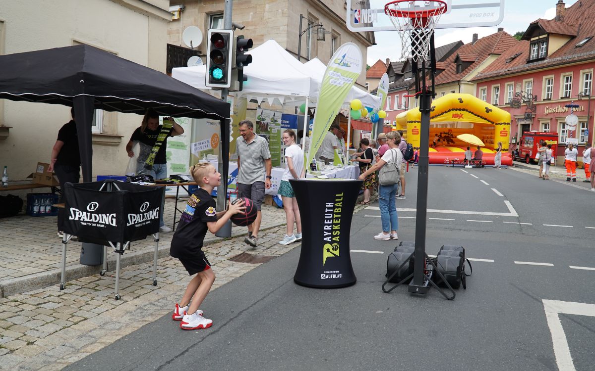 Auch Bayreuther Basketballer sind dabei. ©Katharina Müller-Sanke