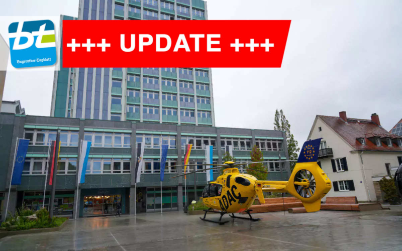 Rettungshubschrauber vor dem Rathaus Foto: BRK Bayreuth