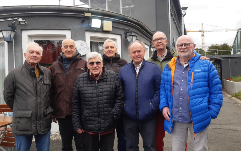 Bayerischer Meister 1967: Die Freunden treffen sich in regelmäßigen Abständen im FC-Sportheim (von links): Walter Eck, Peter Fuchs, Otmar Schaupp, Georg Diener, Norbert Panitz, Günter Heyer und Peter Zeitler. ©Stephan Müller